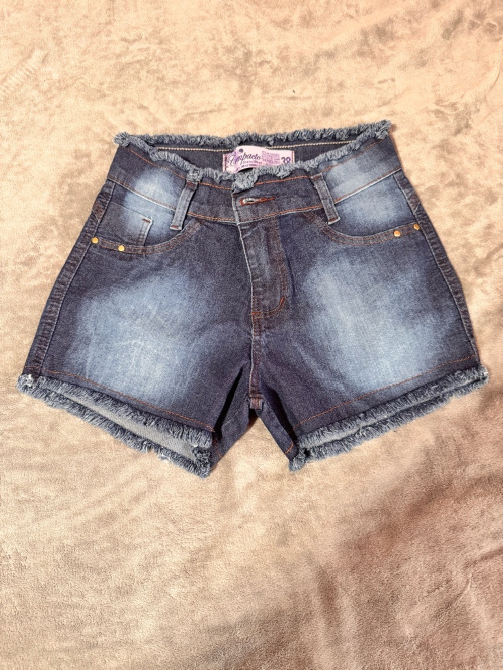 Compacto JeansWear Brazilian Denim Raw Hem Shorts - Acid Wash - Size 38 (US S/M)